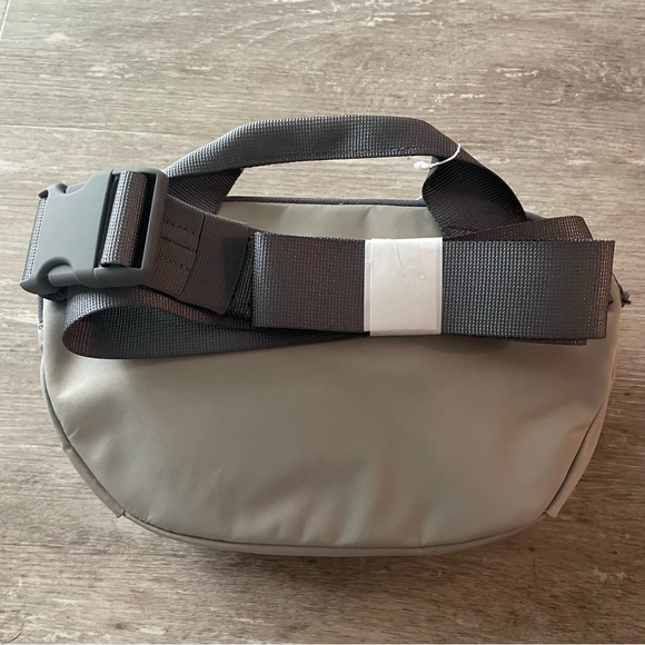 NWT Lululemon All Day Essentials Belt Bag 2.5L in Silver Drop/Asphalt Grey - Picture 7 of 13